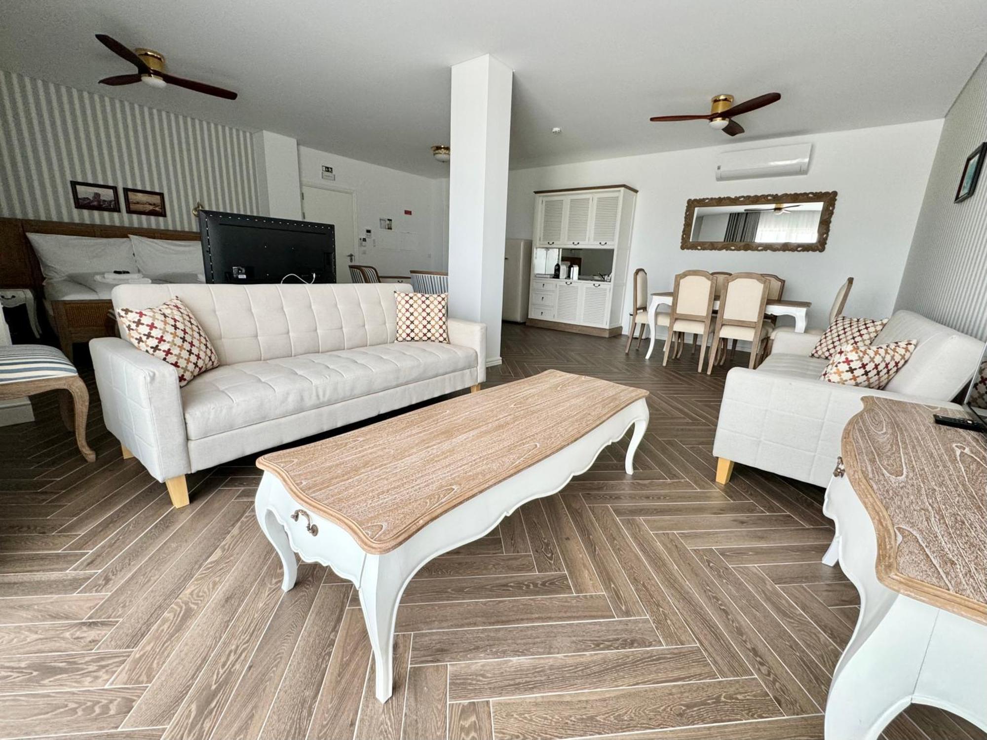 Ocean View Apartments ロウリニャン 部屋 写真