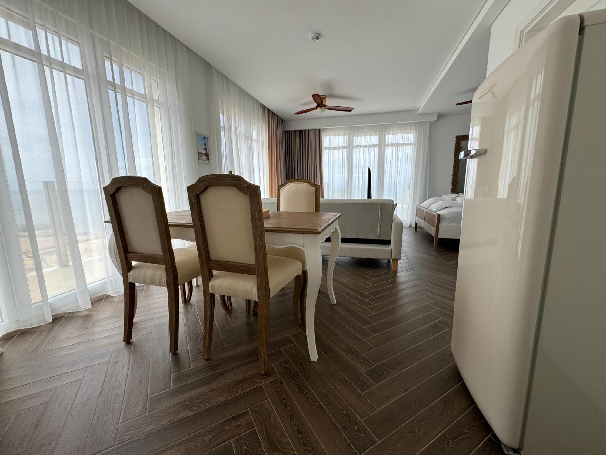 Ocean View Apartments ロウリニャン エクステリア 写真