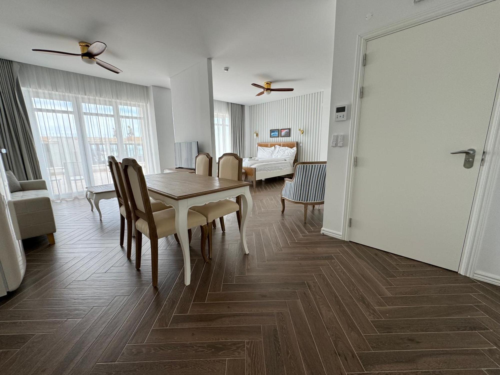Ocean View Apartments ロウリニャン エクステリア 写真